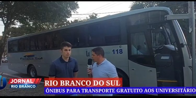 Prefeitura disponibiliza dois ônibus paraTransporte Escolar Universitário Gratuito