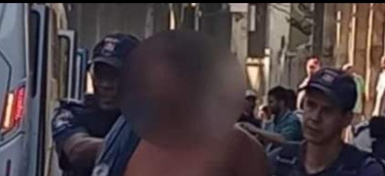 Homem armado tentar assaltar ônibus, ouve louvor de passageira e pede oração; suspeito foi preso