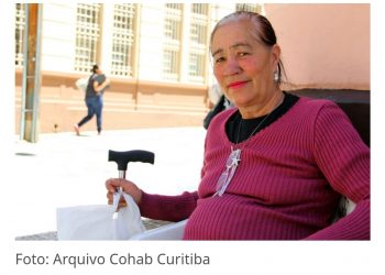 Figura folclórica, mulher do ‘olha a cobra, borboleta é 13’ morre aos 72 anos