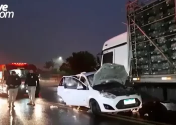 Bebê de 40 dias morre em grave acidente entre caminhão e carro no Paraná