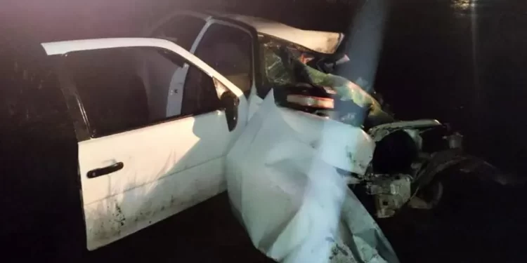 Passageira morre e outras duas pessoas ficam feridas em acidente entre caminhão e carro