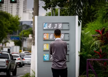 Petrobras baixa preço da gasolina pela 3ª vez em menos de um mês