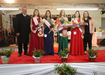 Rainha do Morango é escolhida em Almirante Tamandaré