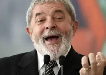 Frase de Lula sobre ‘bater em mulher’ gera polêmica e vira arma na campanha “Quer bater em mulher? Vá bater em outro lugar…”