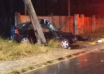 Adolescente morre e outras duas jovens ficam feridas em acidente de carro, em Colombo