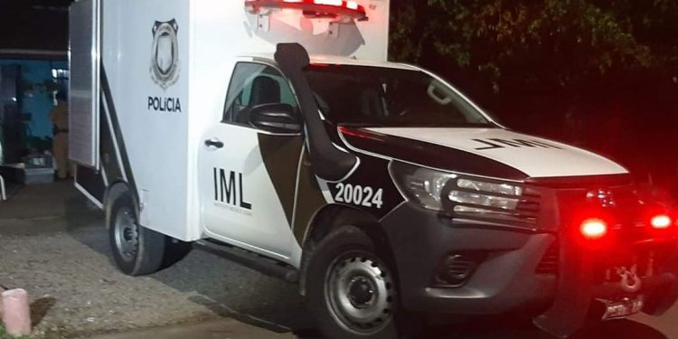 DUPLA INVADE RESIDÊNCIA PROCURANDO ARMA E MATA IDOSO A FACADAS