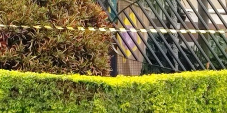 HOMEM MORRE ELETROCUTADO AO COLOCAR BANDEIRA DO BRASIL