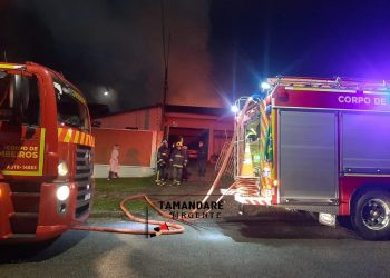 IDOSA É RETIRADA AS PRESSAS DE CASA EM CHAMAS NO PAROLIN