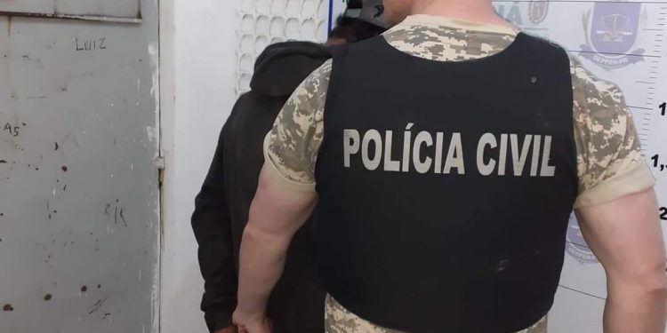 POLÍCIA CIVIL DE CASTRO PRENDE INVESTIGADO POR HOMICÍDIO E ROUBO A FAZENDA.