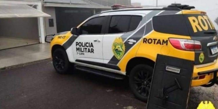 CASAL FEZ MUITO BARULHO NA “HORA DO AMOR”E VIZINHOS PREOCUPADOS ACIONARAM A PM, NO PARANÁ.