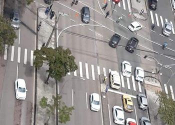 Ambulância se envolve em acidente no centro de Curitiba