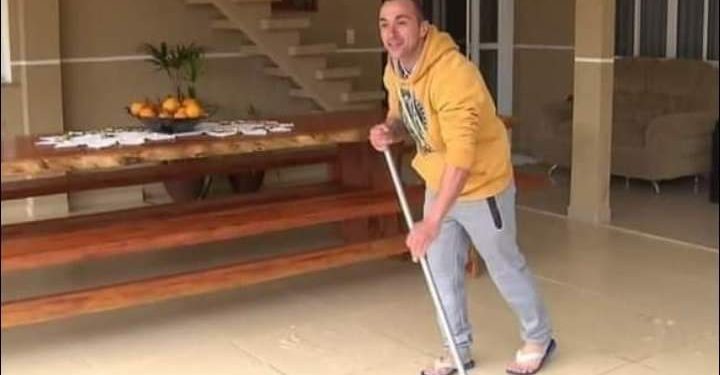 APÓS PERDER O EMPREGO, HOMEM OFERECE SERVIÇO DE “DIARISTO” E FAZ SUCESSO EM CURITIBA E REGIÃO.