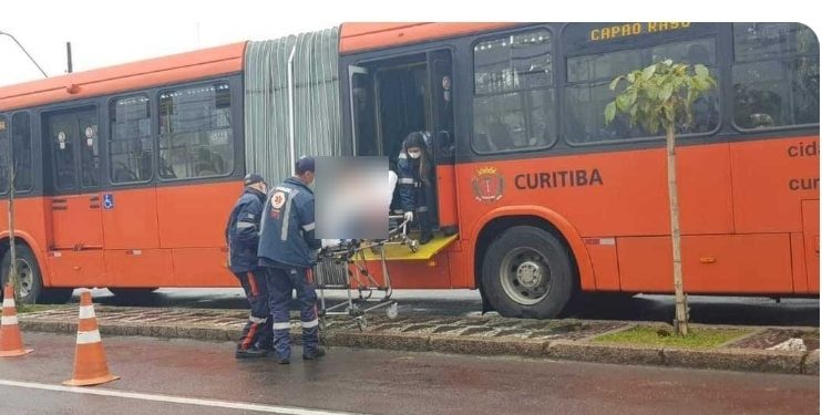 Mulher que não sabia estar grávida dá à luz dentro de ônibus em Curitiba