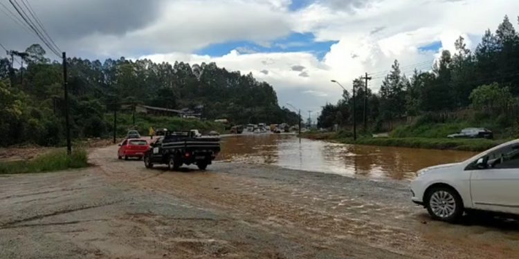 Governo atende reivindicações da prefeitura e vai investir quase 2 milhões para resolver o problema de alagamentos na Curva da Brascal