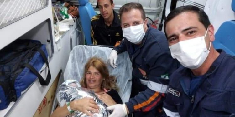 Equipe do SAMU de Rio Branco do Sul realiza parto dentro da Ambulância