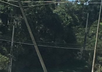 Colisão no centro de Rio Branco do Sul deixa bairros sem luz