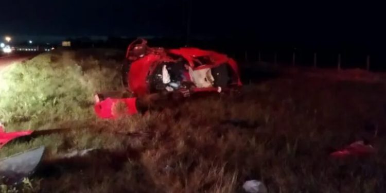 Acidente entre carro e ônibus com estudantes mata duas pessoas na BR-277