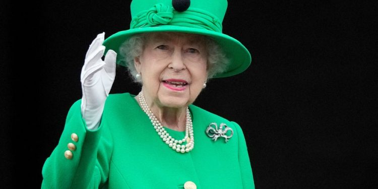 Rainha Elizabeth 2ª morre aos 96 anos