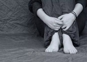 Jovem é preso acusado de abusar sexualmente da irmã de 13 anos no Paraná