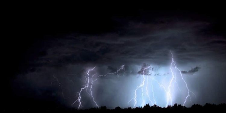 PARANÁ TEM ALERTA DE TEMPESTADE COM VENTOS INTENSOS E GRANIZO