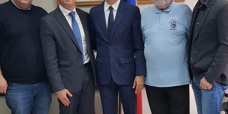 PREFEITURA DE CERRO AZUL FIRMA PARCERIA COM O CONSULADO FRANCÊS PARA O COMPARTILHAMENTO DE TECNOLOGIA E CONHECIMENTO NO CULTIVO DA PONKAN.
