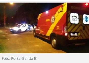 Mulher chega com amigos da igreja em casa, mãe expulsa todo mundo e acaba machucada