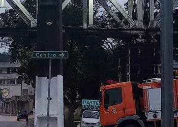 Bombeiros de Rio Branco do Sul é acionado para a ocorrência na ponte de ferro