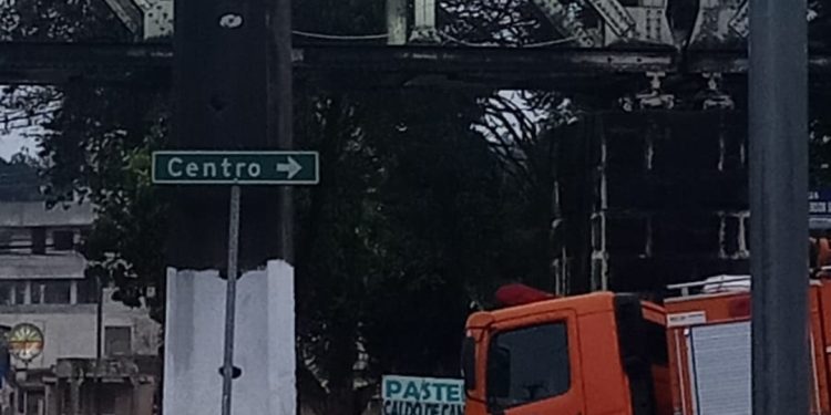 Bombeiros de Rio Branco do Sul é acionado para a ocorrência na ponte de ferro
