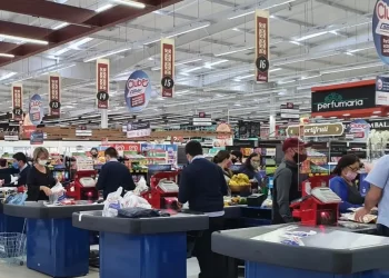 Rede de mercado contrata 50 colaboradores para lojas