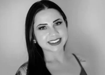 Mulher acusada de matar os dois filhos vira ré por homicídio quadruplamente qualificado
