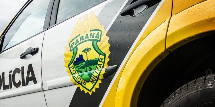 Mãe esfaqueia criança de 8 anos e ainda culpa o outro filho