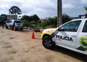 Corpo é achado em matagal e pai se desespera ao ver filho morto: “E agora, meu Deus”