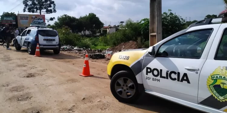 Corpo é achado em matagal e pai se desespera ao ver filho morto: “E agora, meu Deus”