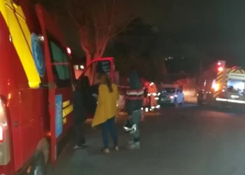 Pai passa mal ao volante, bate contra árvore e criança fica gravemente ferida em Almirante Tamandaré