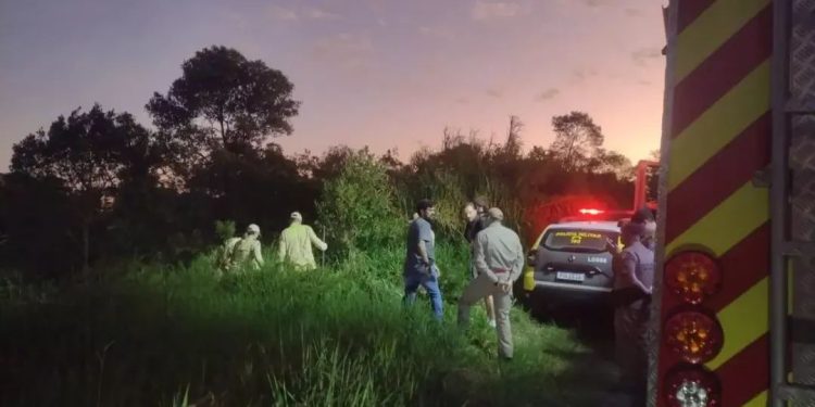 CORPO É ENCONTRADO ENTERRADO COM CAL NA REGIÃO DE CURITIBA.