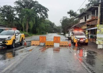 Deslizamentos de terra provocam fechamento da Estrada da Graciosa