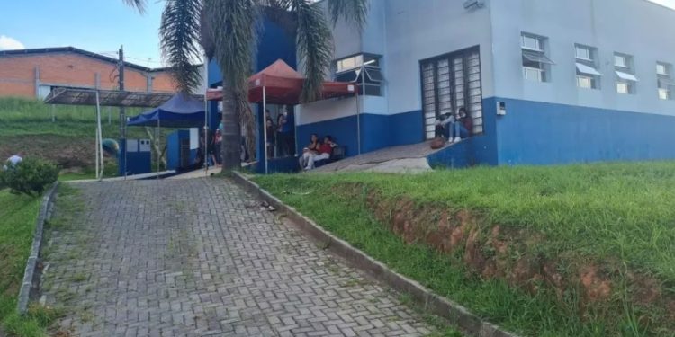 Pai suspeito de matar o filho bebê a pauladas é preso em flagrante no Paraná