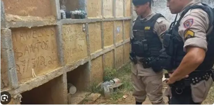 Por suposta vingança, mulher fica presa em sepultura por mais de 10h