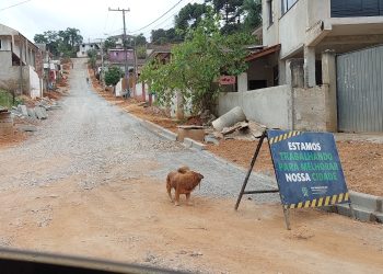 MAIS UMA RUA SENDO PREPARADA PARA PAVIMENTAÇÃO EM RIO BRANCO DO SUL