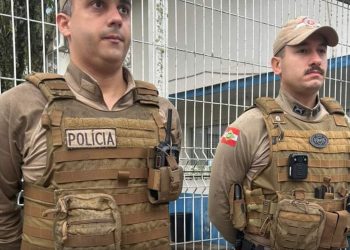 Governador de SC anuncia policiais armados nas escolas estaduais