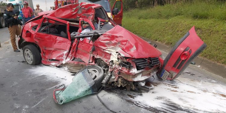 Motorista morre após batida contra caminhão no Contorno Norte