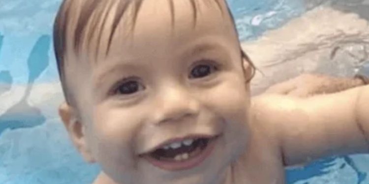 Bebê de dois anos está desaparecido; Mãe está internada