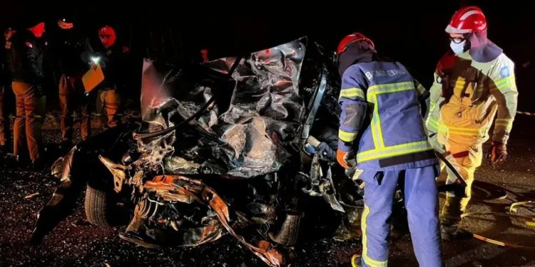 Adolescente de 14 anos pega carro pra dirigir e morre em acidente no Paraná