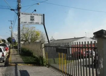 Homem leva punição no trabalho, briga e dá três tiros no chefe