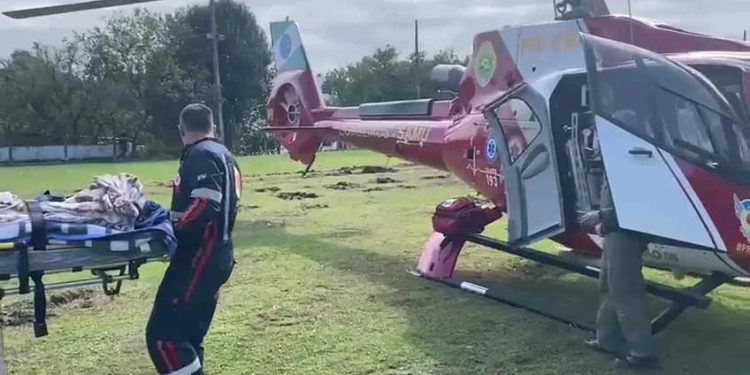 IDOSO É SOCORRIDO DE HELICÓPTERO EM CERRO AZUL
