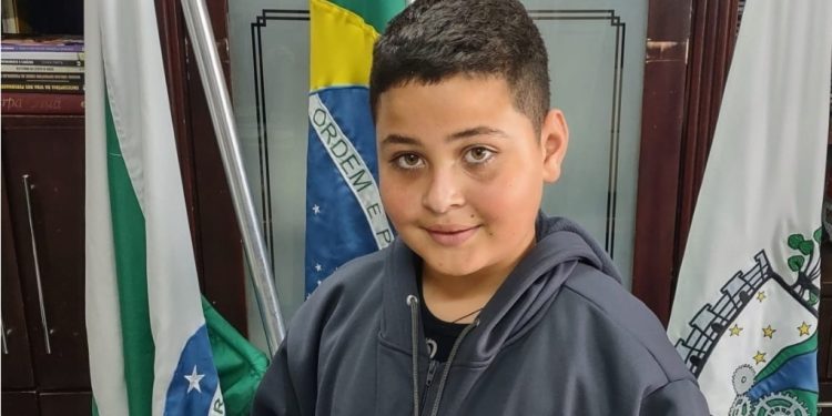 Menino vítima de incêndio causado pelo pai morre no hospital
