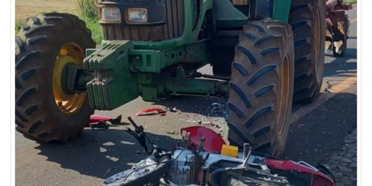 JOVEM MORRE EM ACIDENTE ENVOLVENDO MOTO E TRATOR NA PR