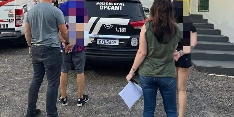 CORPO DE RECÉM NASCIDA É ENCONTRADO ENTERRADO EMBAIXO DE ASSOALHO; PAIS SÃO PRESOS