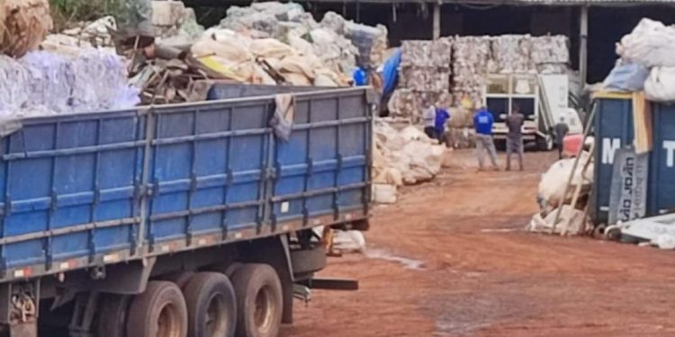 IDOSO MORRE ESMAGADO POR FARDO DE 150 KG DE RECICLÁVEIS