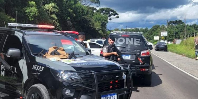 SUSPEITOS DE ASSALTAR CASA E AMARRAR VÍTIMAS MORREM EM CONFRONTO COM A POLÍCIA, EM ALMIRANTE TAMANDARÉ